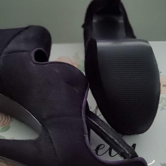 Shoes - Picture 5 of 7